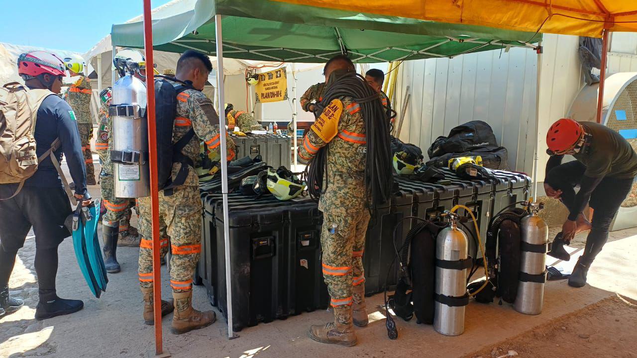 $!Labores de rescate en mina Santa Fe, en Rosario, intensifican bombeo de agua y jales