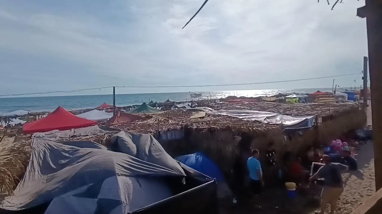 $!Fiestas del Mar de Las Cabras recibe hasta 40 mil asistentes en una noche y suma polémicas