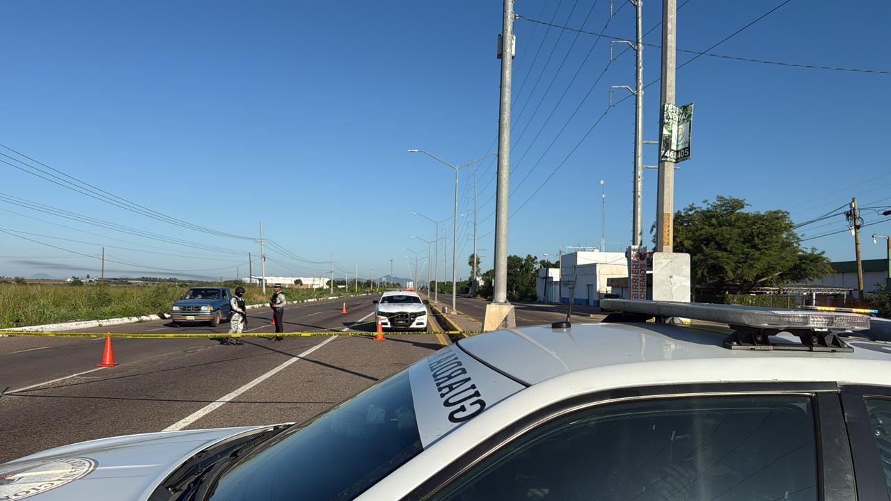 $!Hallan a dos hombres asesinados en la carretera México 15, en Culiacán
