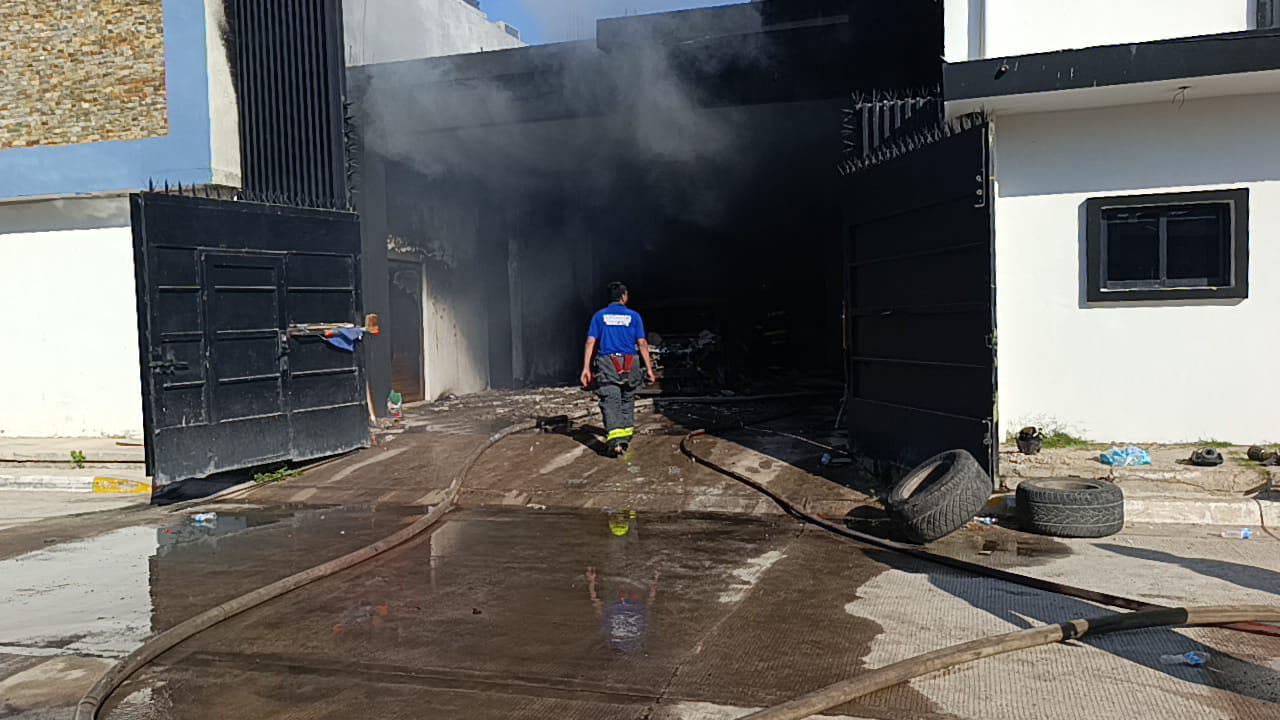 $!Se incendia bodega de telas y persianas en Escuinapa