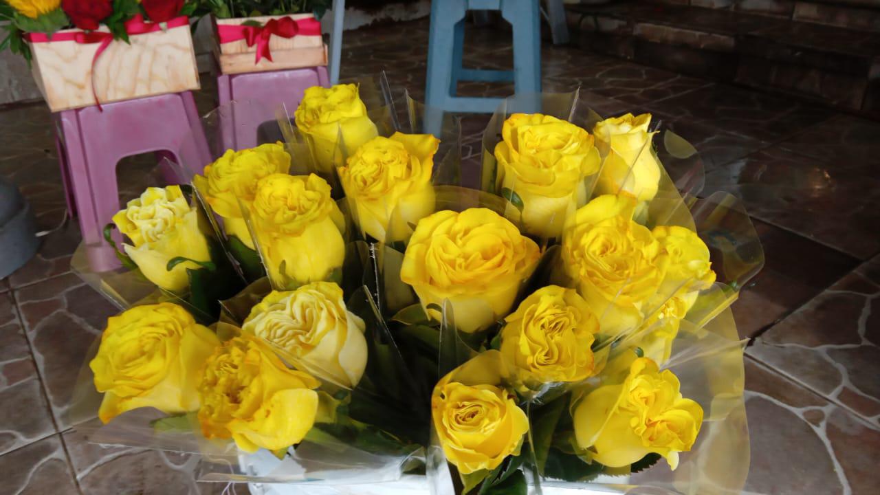 $!¿Ya regalaste flores amarillas hoy?; esperan floristas que ‘Efecto Floricienta’ rebase ventas del 14 de febrero