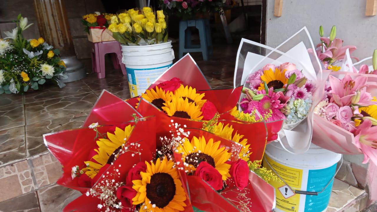 $!¿Ya regalaste flores amarillas hoy?; esperan floristas que ‘Efecto Floricienta’ rebase ventas del 14 de febrero