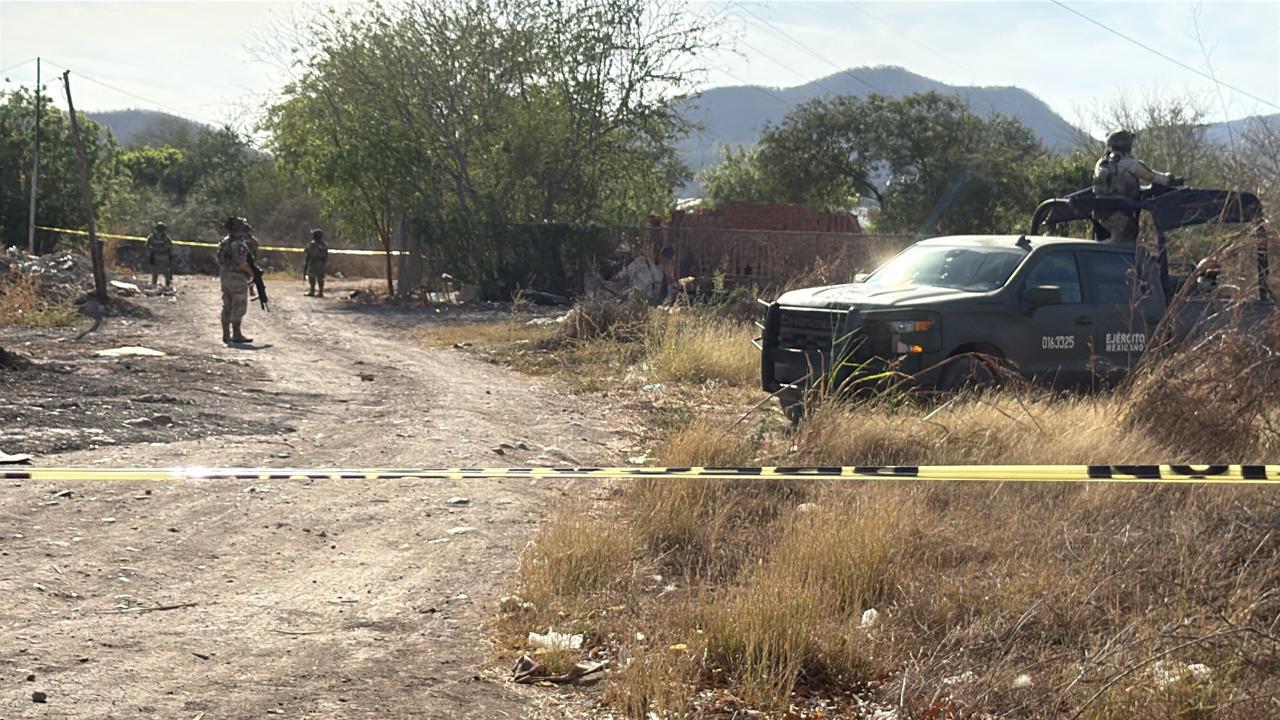 $!Hallan cuerpo envuelto en cobijas en predio baldío en Jardines de la Sierra, al norte de Culiacán