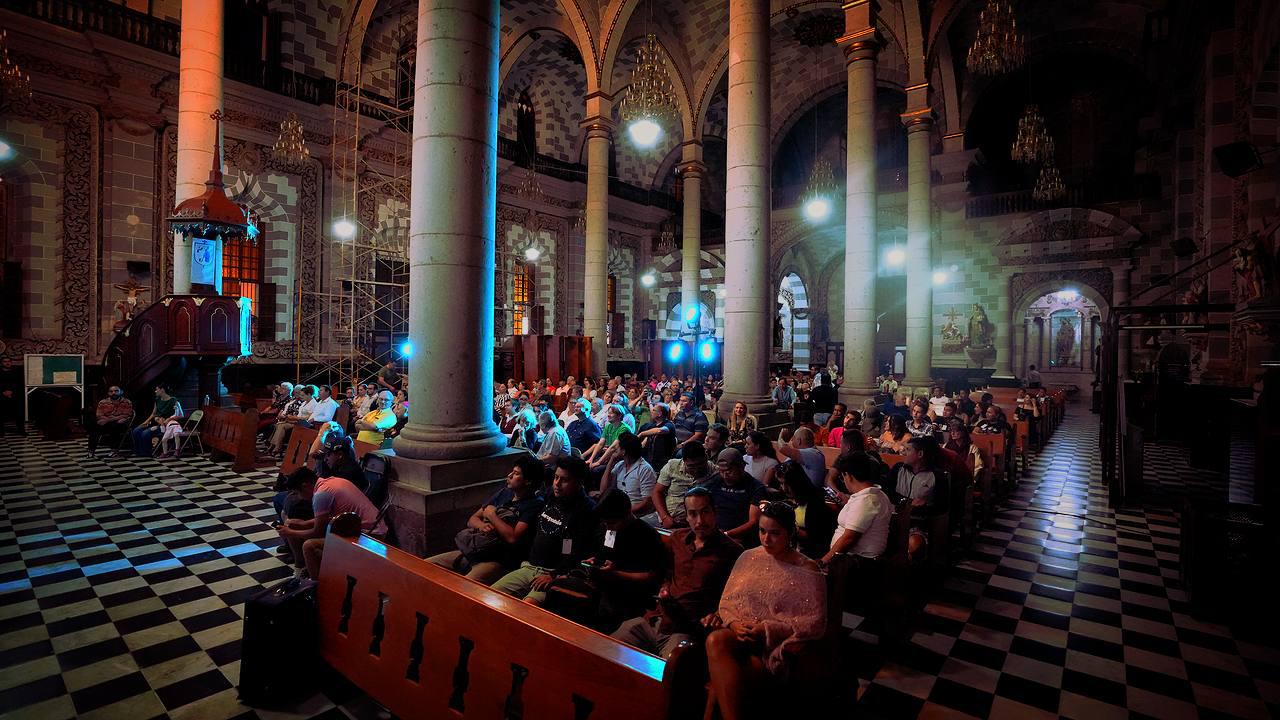 $!La Catedral de Mazatlán lució llena.