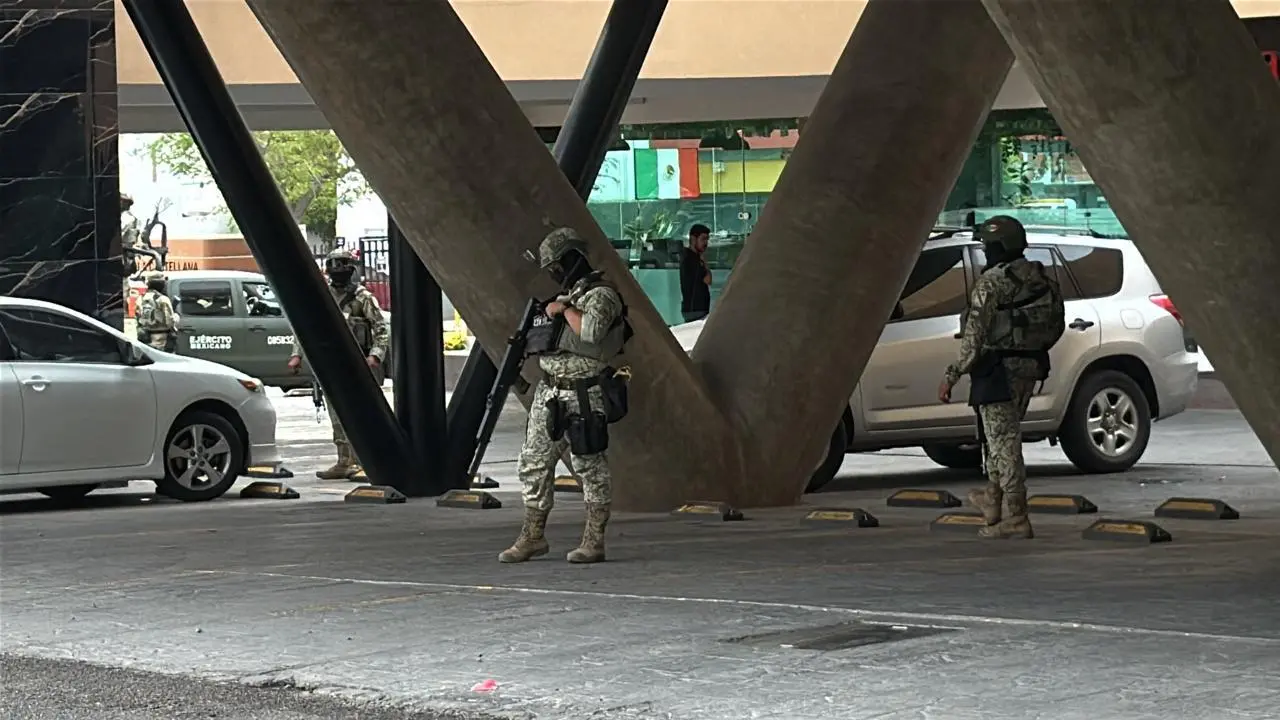 $!Asesinan a un hombre frente a plaza comercial de La Conquista, en Culiacán