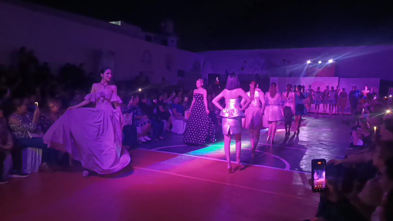 $!Veinticuatro jóvenes escuinapenses participan en el desfile con causa.