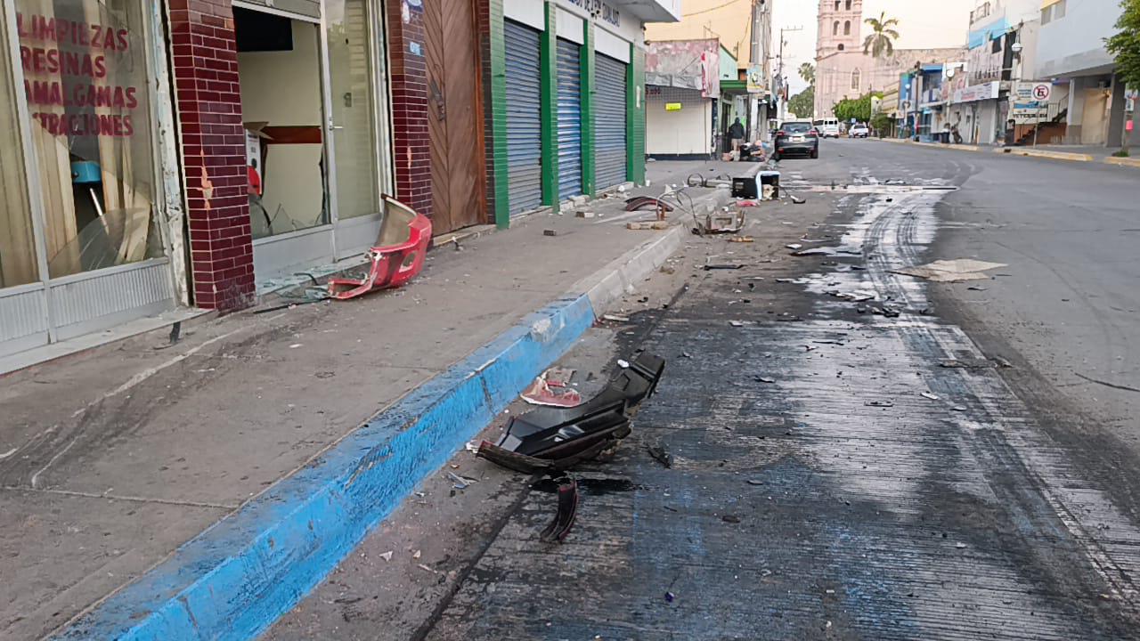 $!Choque en la cabecera municipal de Escuinapa deja dos elementos de la Marina lesionados