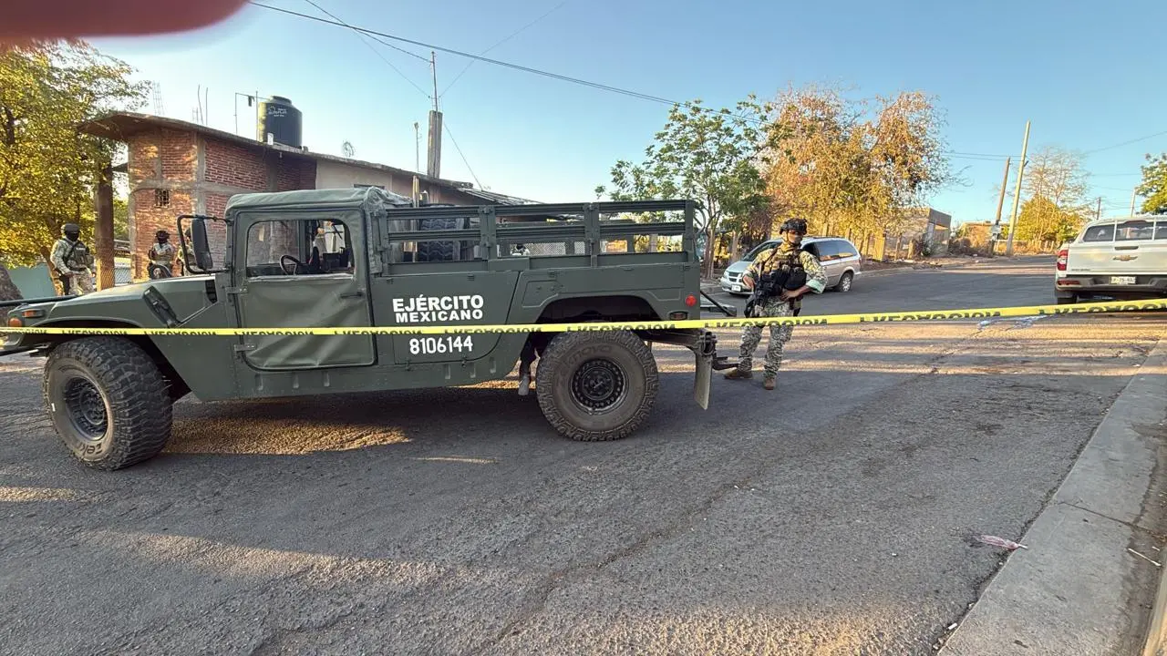 $!Persecución al sur de Culiacán deja dos detenidos y una camioneta asegurada