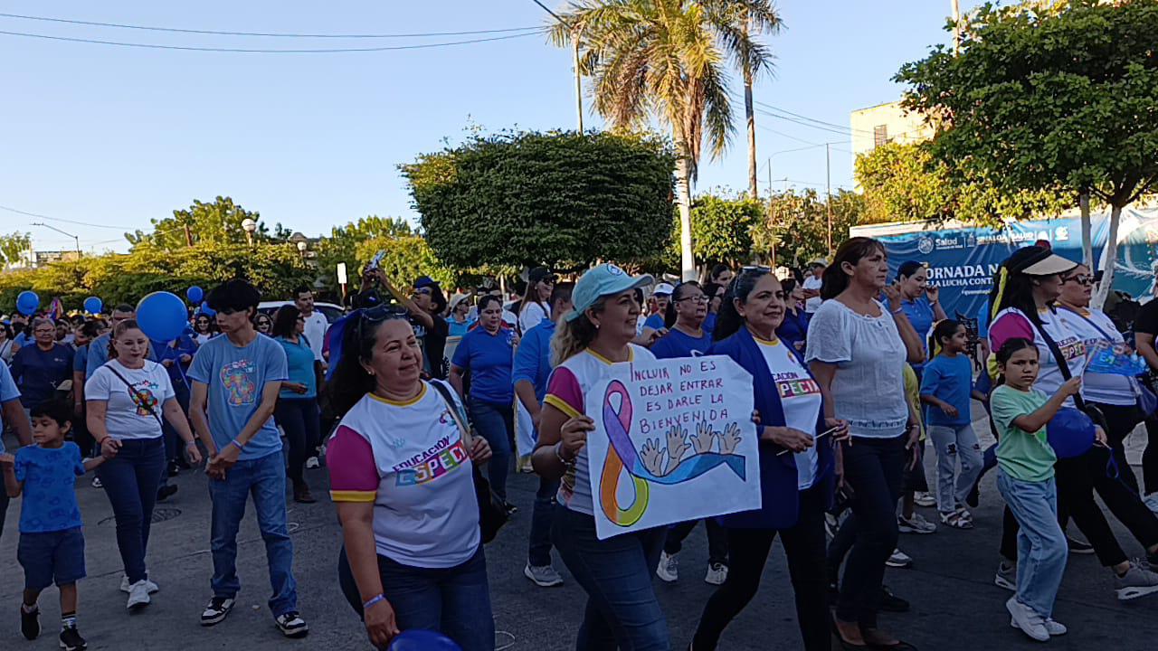 $!Marchan en Escuinapa en busca de inclusión y crear conciencia sobre el autismo