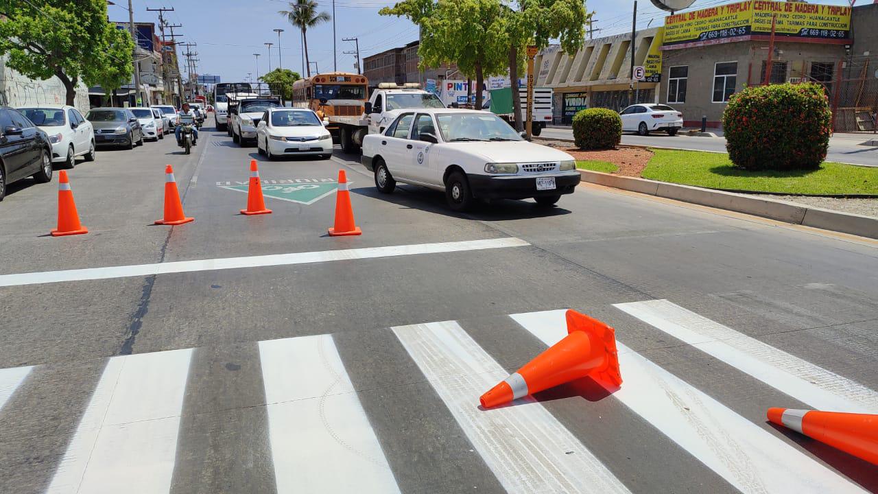 $!A 7 meses de su remodelación, rompen tramo de la Gabriel Leyva, en Mazatlán, para reparar fuga de drenaje