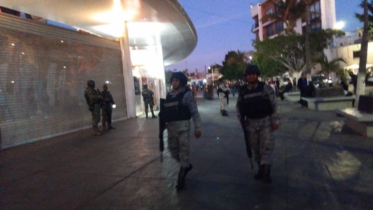 $!Blindan elementos de seguridad el Teodoro Mariscal previo a la coronación de la Reina de los Juegos Florales