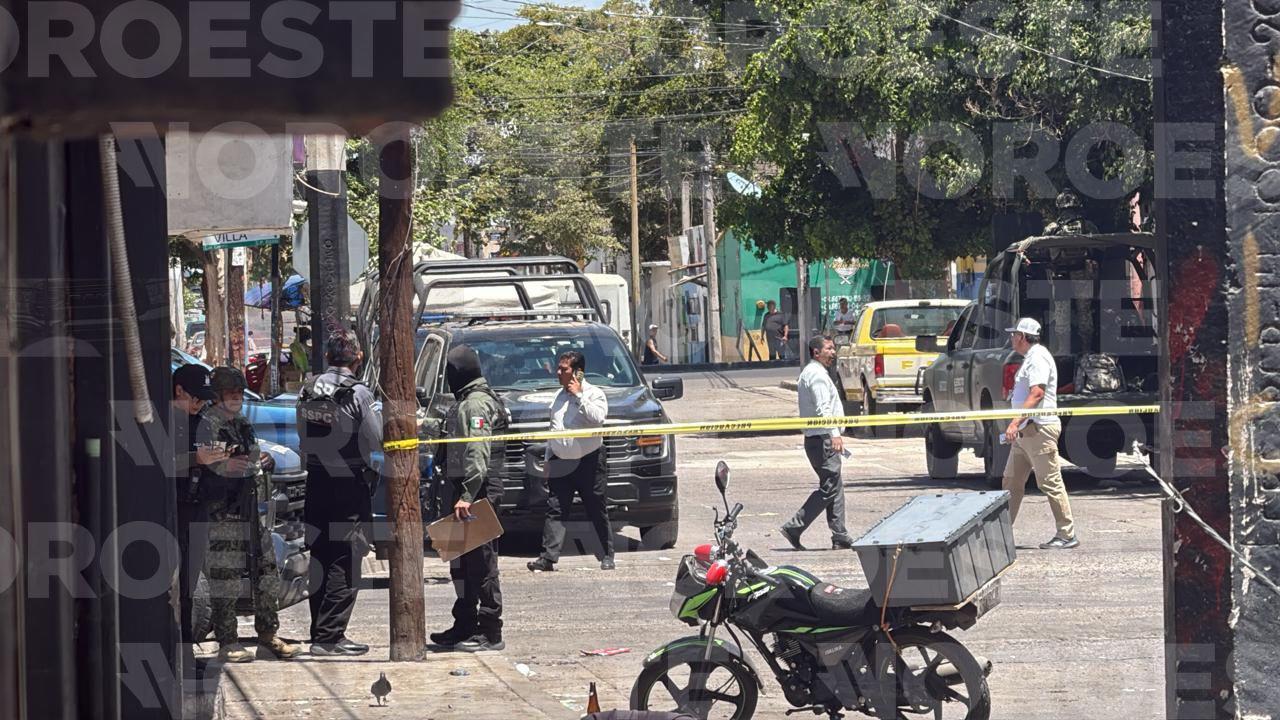 $!Asesinan a balazos a un hombre frente a un bar de la Colonia Centro de Culiacán