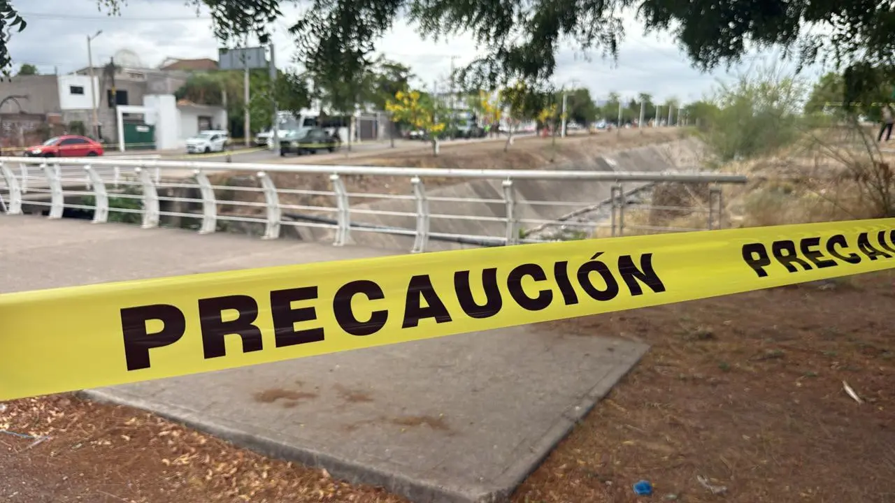 $!Localizan a hombre sin vida dentro de canal pluvial en Culiacán