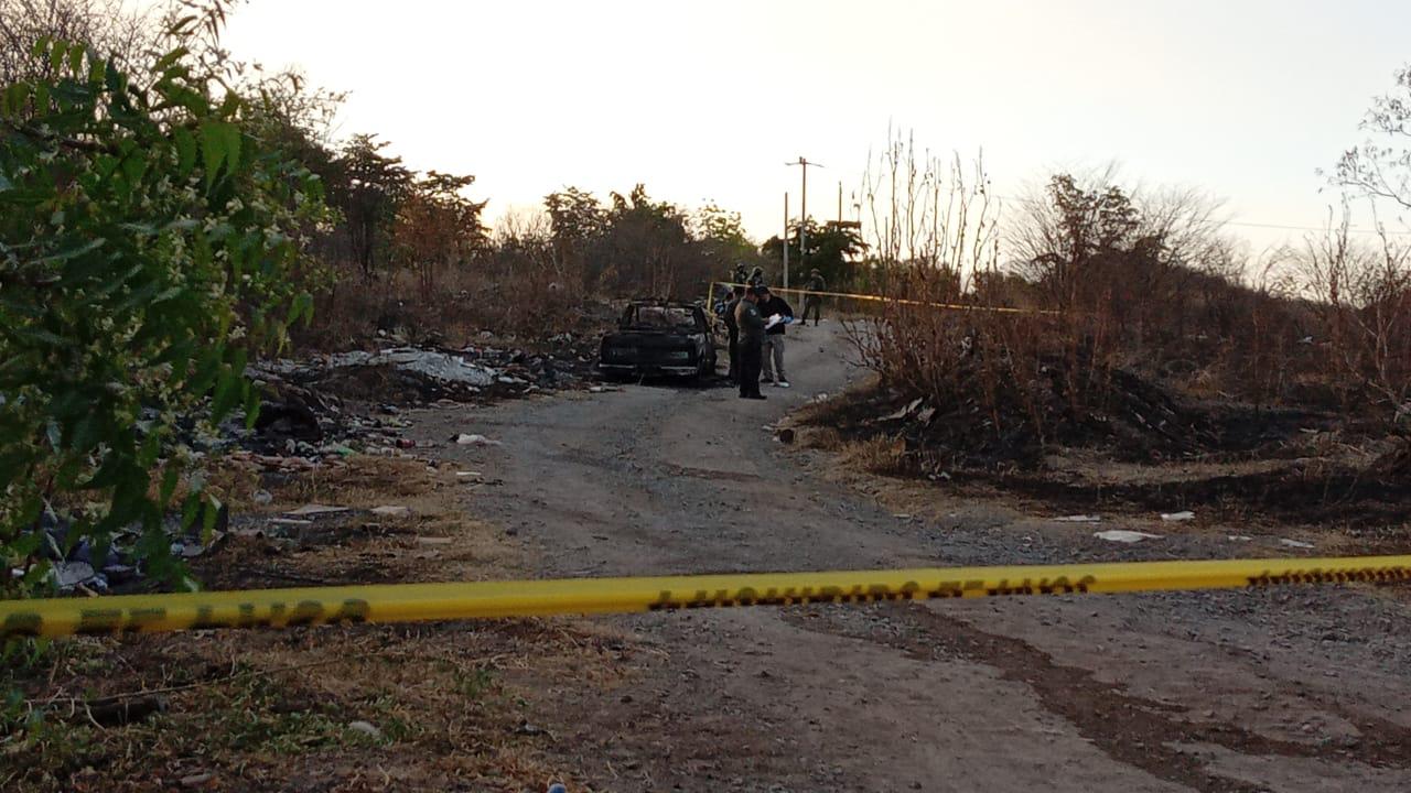 $!Localizan a un hombre carbonizado dentro de un vehículo quemado en Culiacán