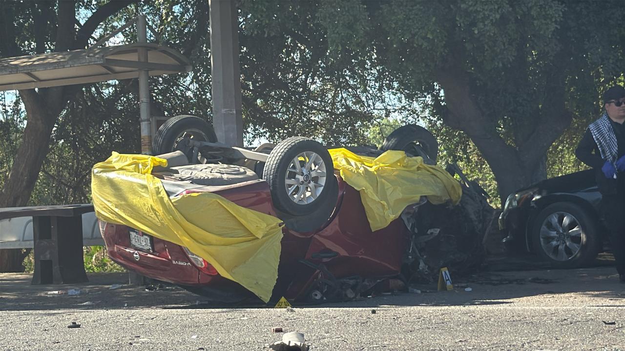 $!Eran enfermeros e iban a trabajar: hombre y mujer mueren tras volcadura en la Culiacán-Navolato