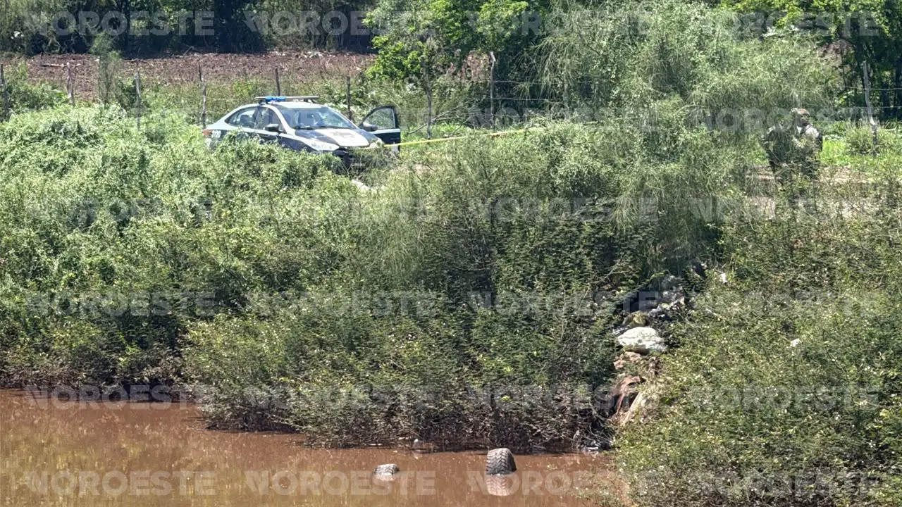 $!Muere hombre tras caer con su camioneta a un dren en La Palma, Navolato