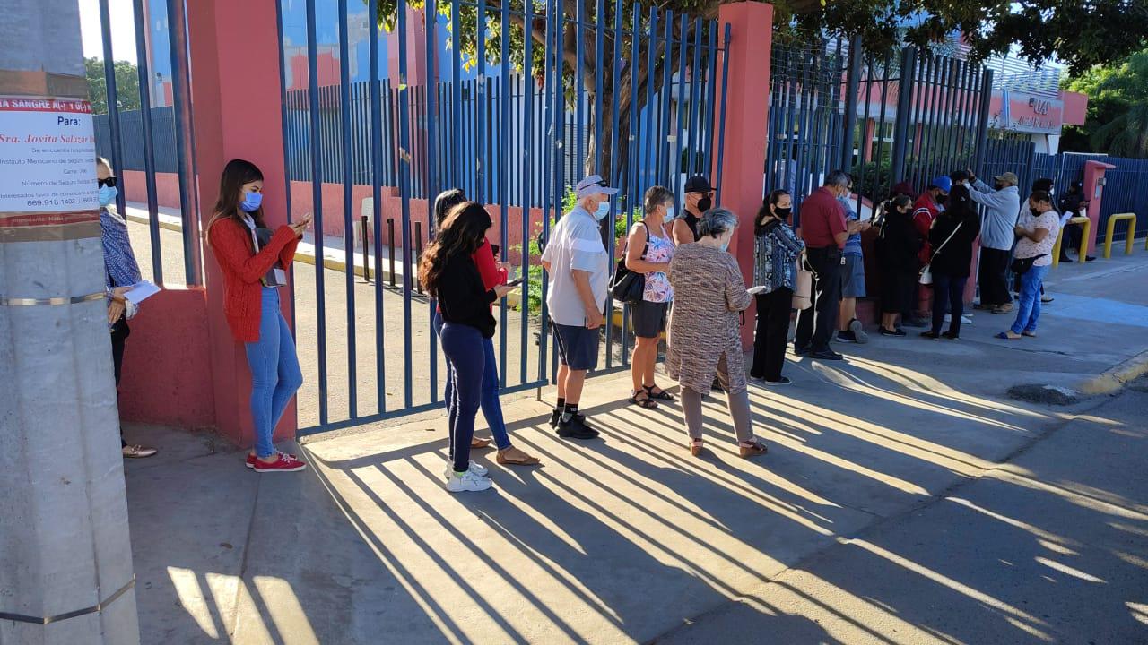 $!Fluye rápido jornada de vacunación en Polideportivo de la UAS, en Mazatlán; hay pocas personas