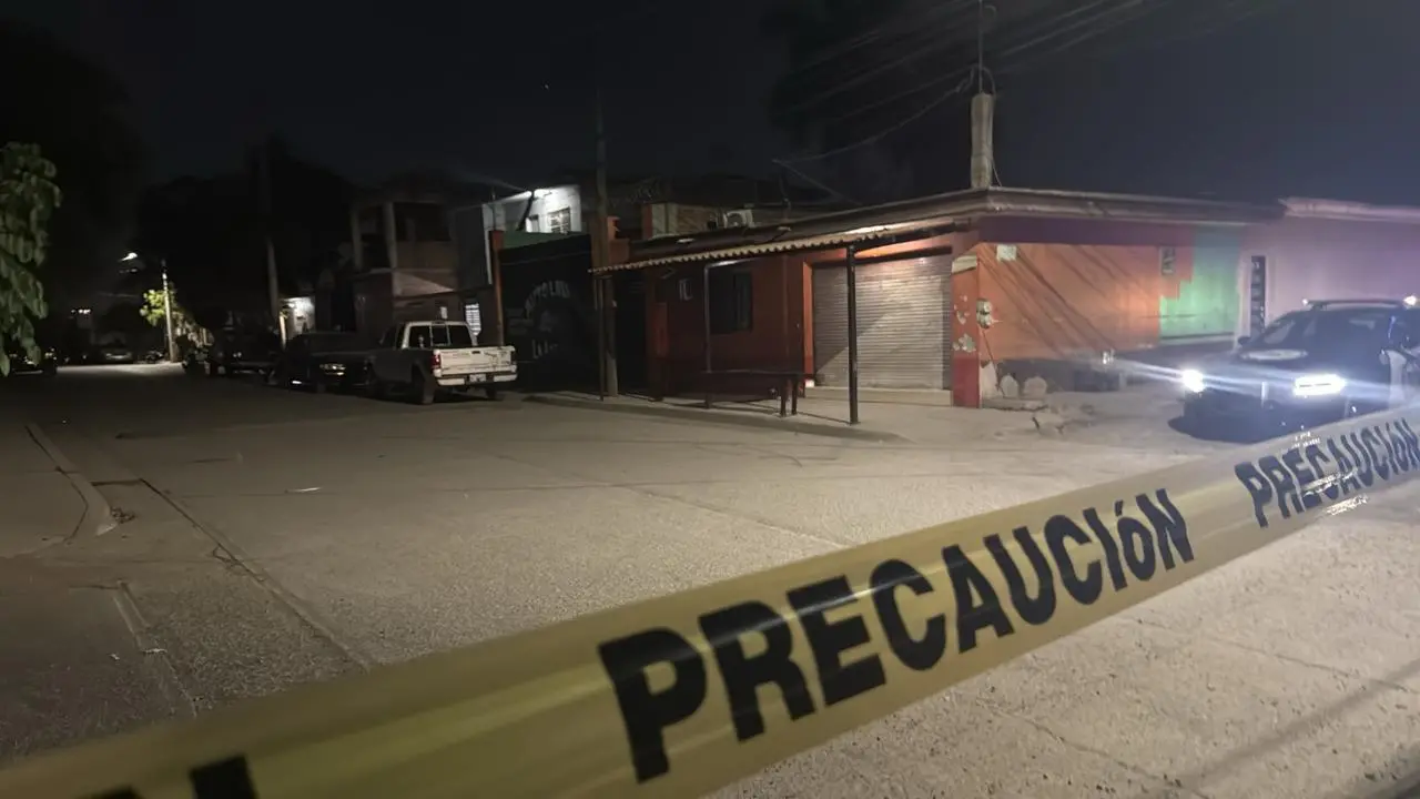$!Asesinan a balazos a un hombre frente a una vivienda en la colonia La Amistad, en Culiacán