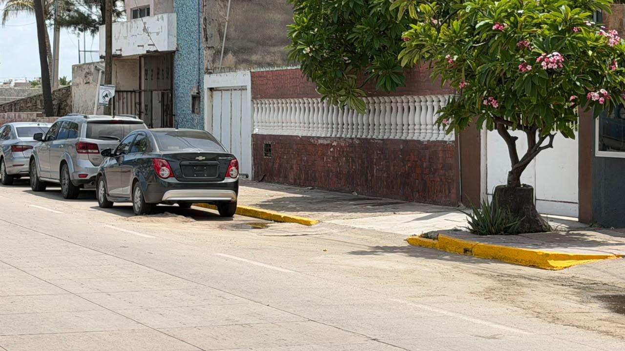 $!Comerciantes de Playa Pinitos anuncian protesta contra reducción de espacios para estacionarse