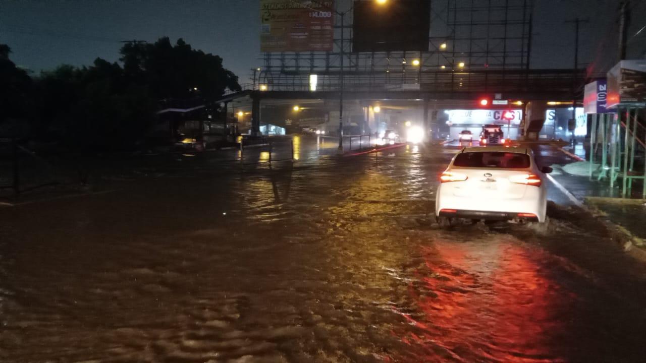 $!Cae lluvia en Mazatlán con actividad eléctrica