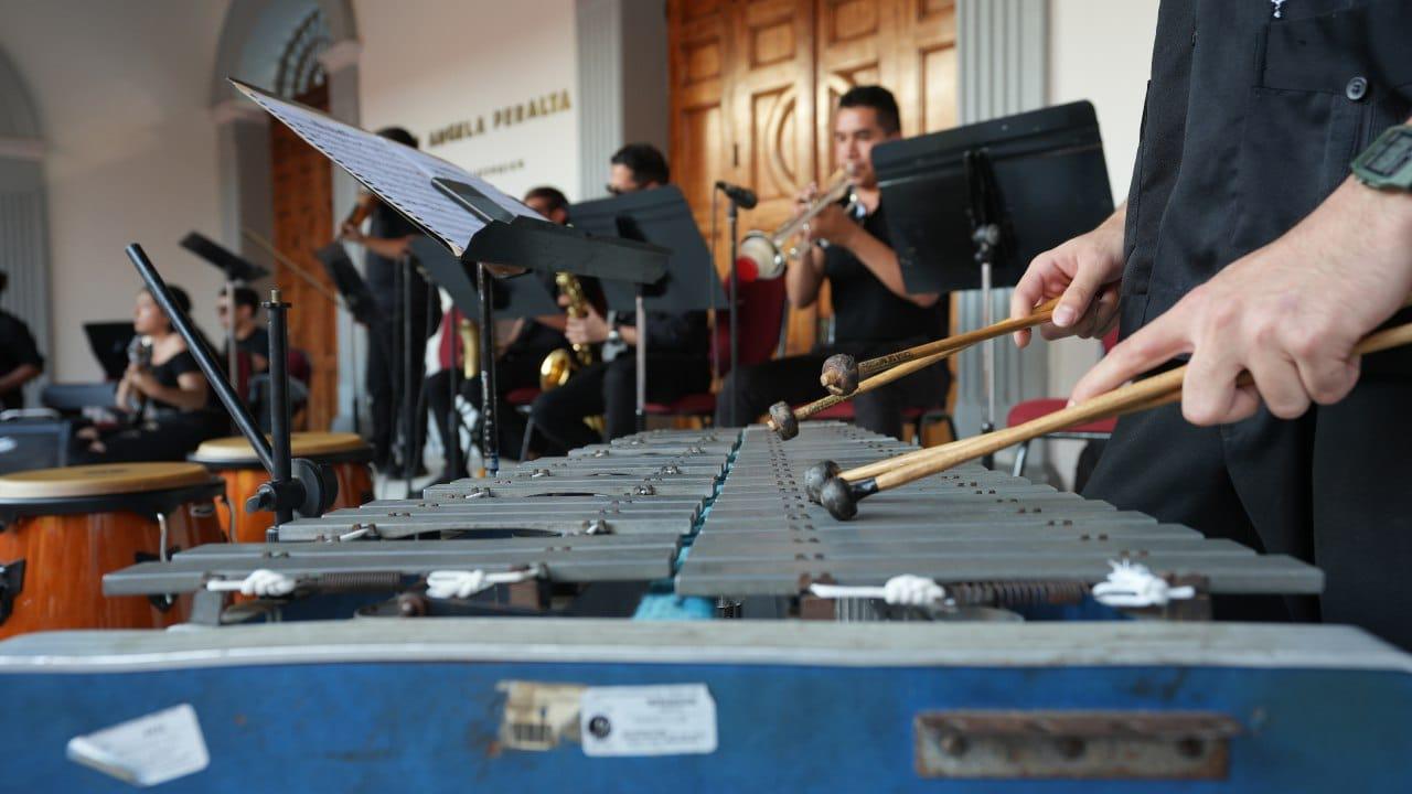 $!Gran armonía y precisión mostraron los artistas con sus instrumentos.
