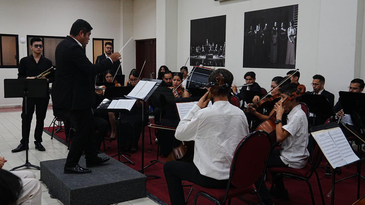 $!En un ambiente íntimo y familiar los integrantes de la Orquesta Juvenil cautivaron a sus familiares y amigos que asistieron.