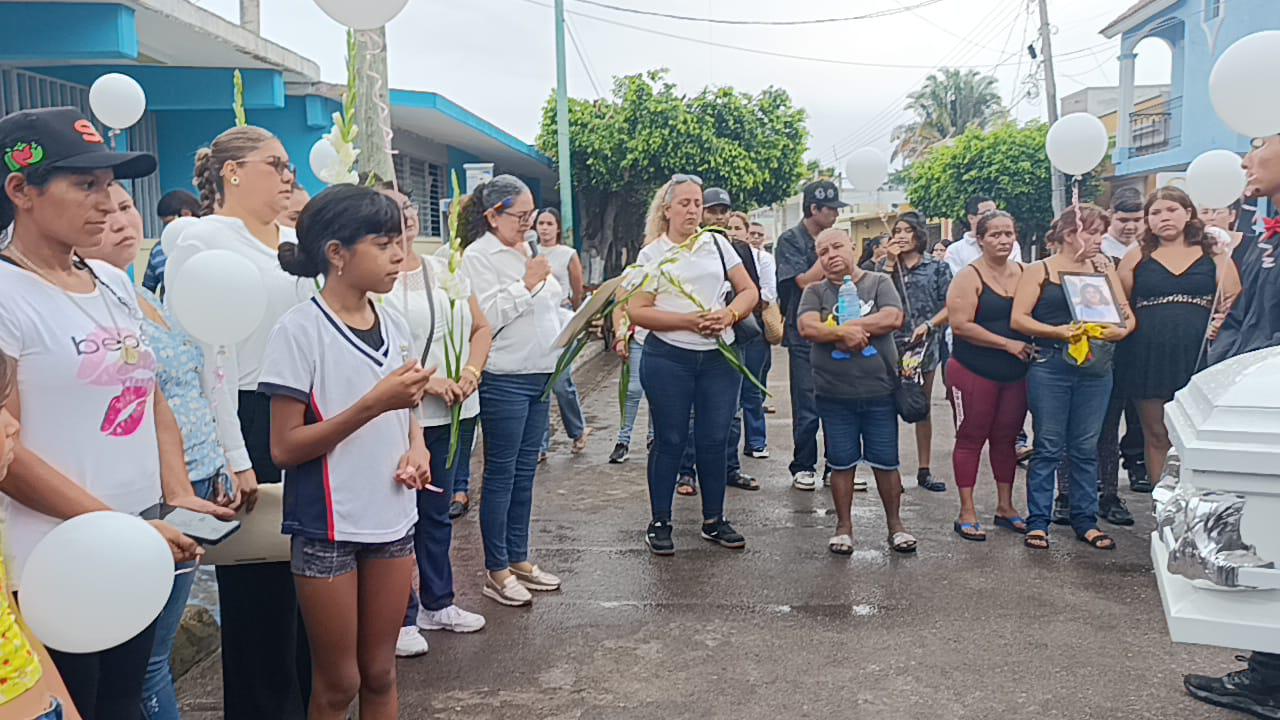 $!‘Hoy a ti, Grecia, te hemos fallado’, expresan en homenaje a la menor asesinada en Escuinapa