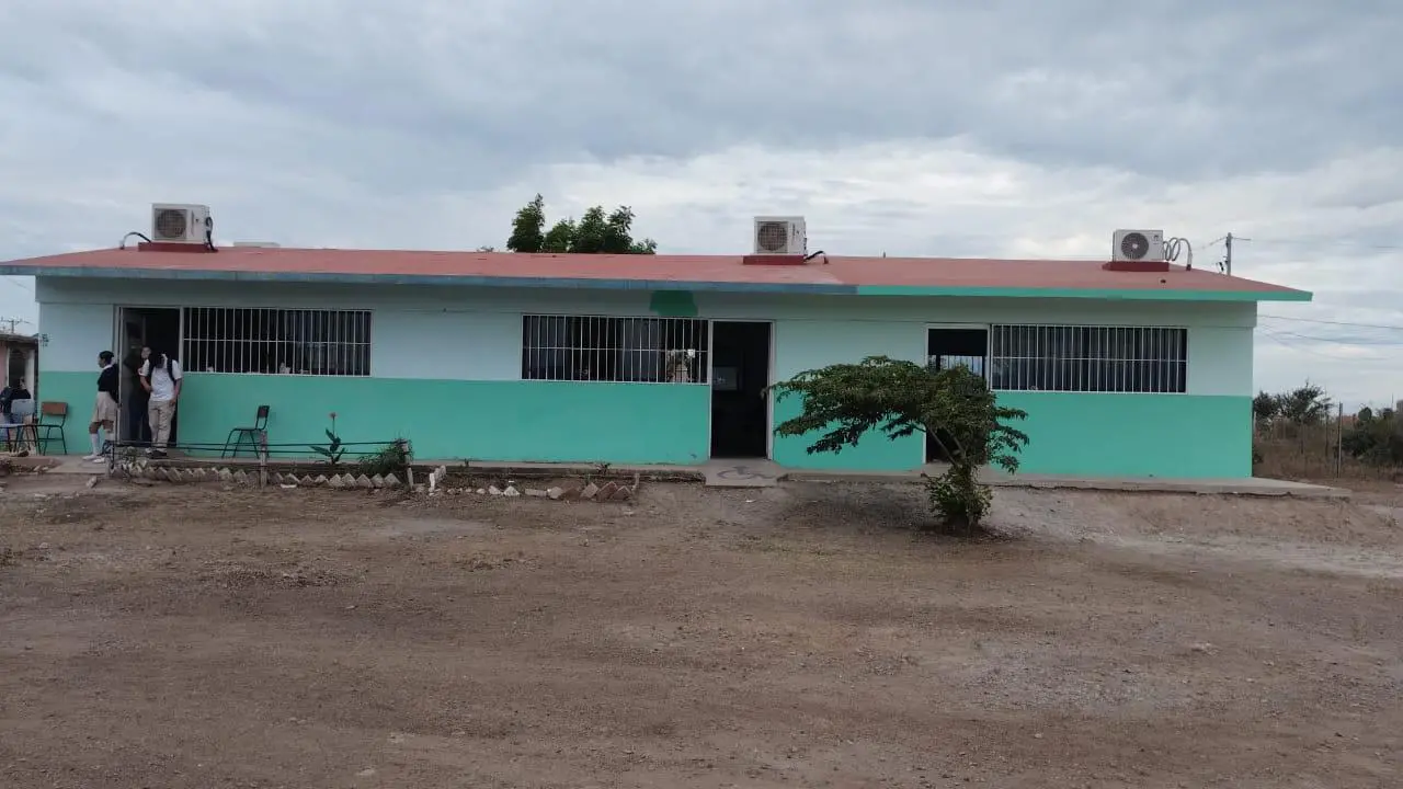$!Cumple 7 años sin luz el Telebachillerato de El Recreo, en Mazatlán