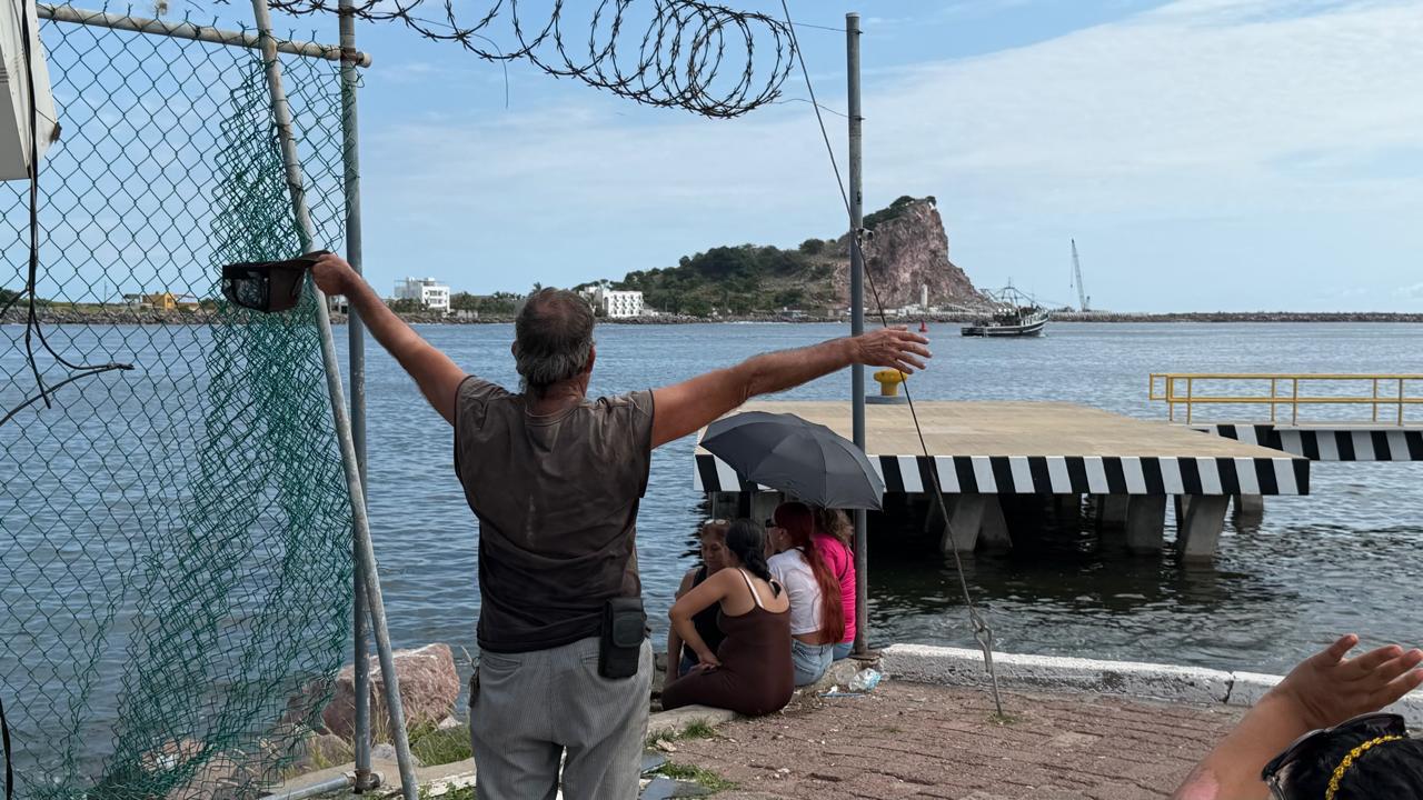 $!Despiden desde La Puntilla a pescadores que van por el camarón