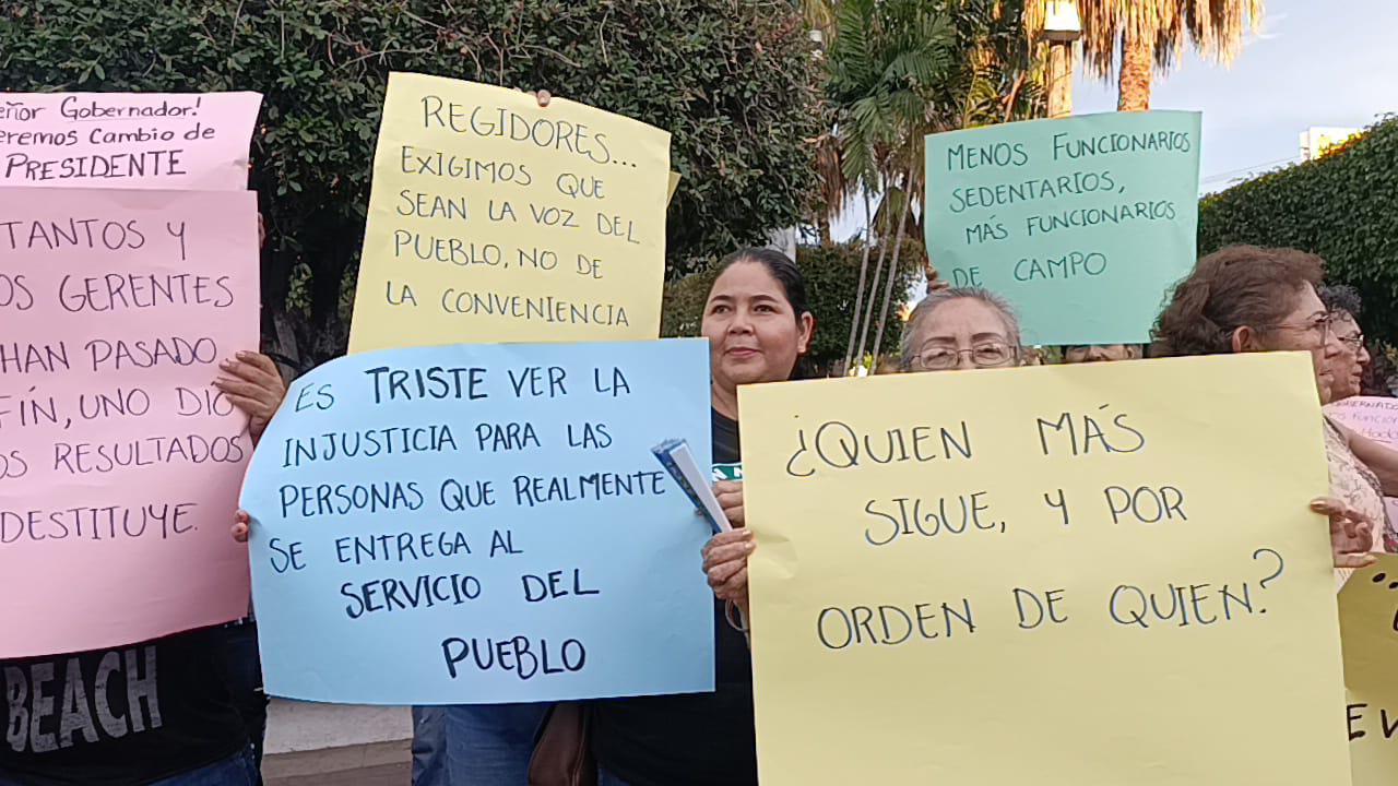 $!Vecinos de Escuinapa exigen explicaciones por destitución de gerente de Jumapae