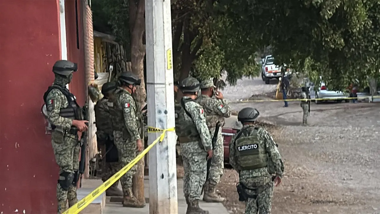 $!Asesinan a balazos a un hombre frente a una tienda en la colonia Buenos Aires, en Culiacán