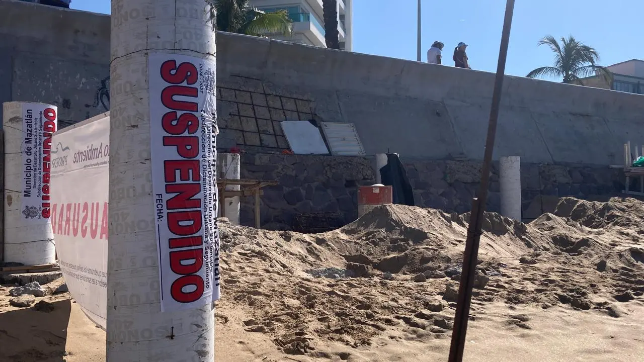 $!De manera oficial, Profepa anuncia clausura de obras irregulares en playa de Mazatlán