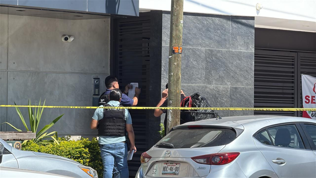 $!Catean domicilio donde fue abandonada una camioneta tras asesinato de dos tránsitos en Culiacán