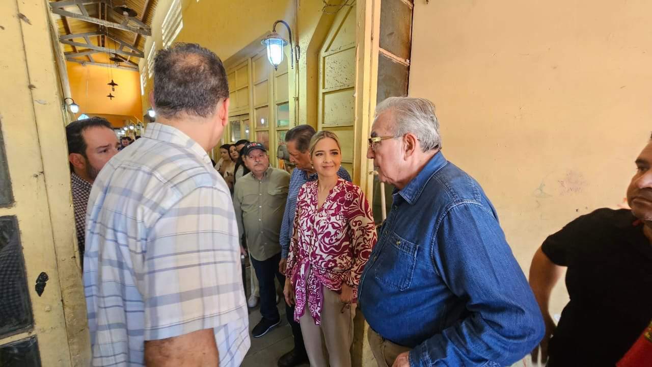 $!Realiza Rocha visita sorpresa a Mazatlán; recorre de nuevo el puente de la Colosio y el mercado Pino Suárez