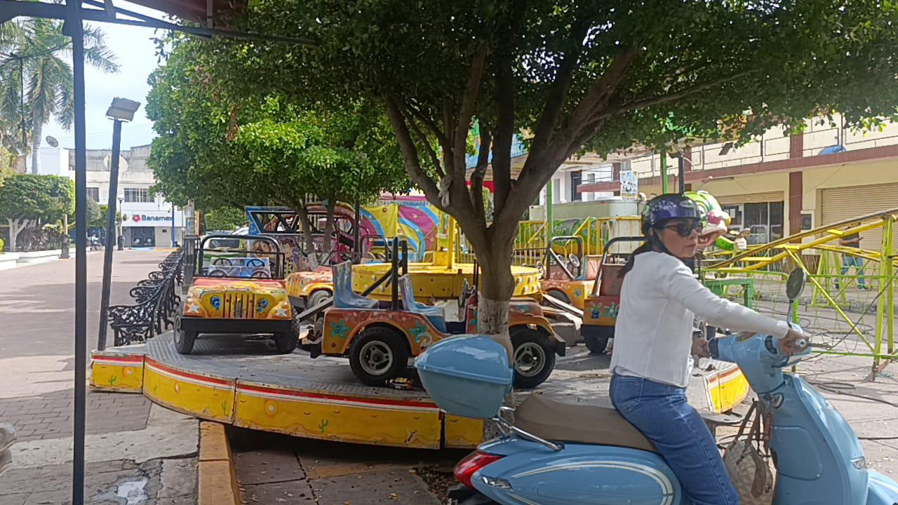 $!Obstrucción de calle Gabriel Leyva en Escuinapa afecta a locatarios y taxistas, aseguran