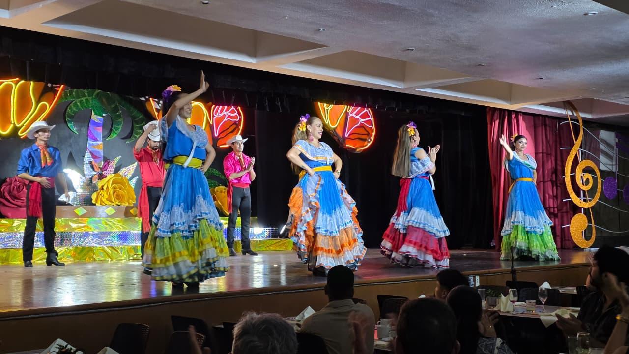 $!El evento estuvo enmarcado por bailes folclóricos.