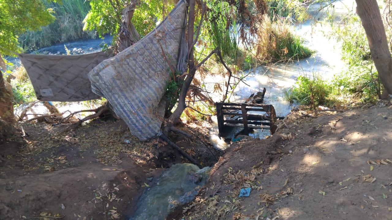 $!Sufren habitantes de la Burócrata, en Mazatlán, por una fuerte fuga de drenaje desde hace años