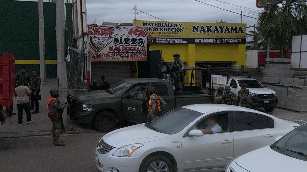 $!Localizan un menor de edad asesinado y envuelto en cobijas frente a pizzería de la colonia Nakayama, en Culiacán