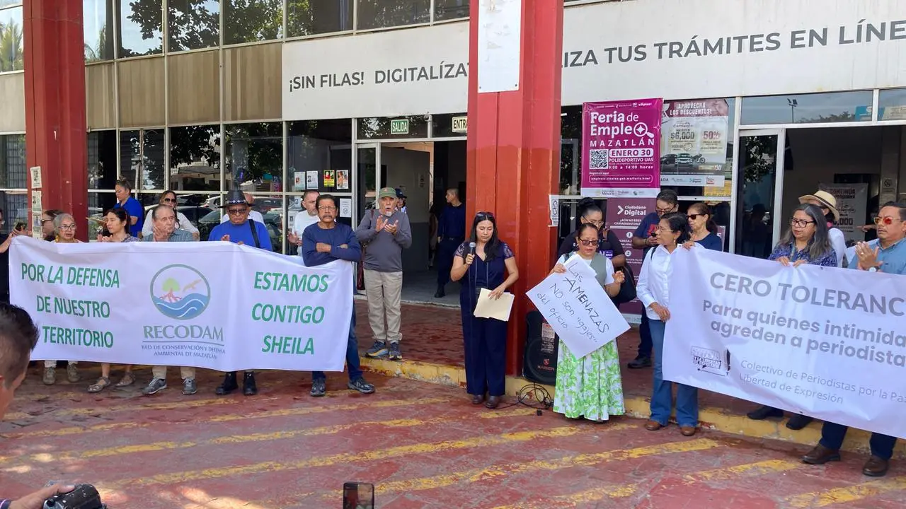 $!Realizan manifestación en defensa de la libertad de expresión y en apoyo a periodista Sheila Arias