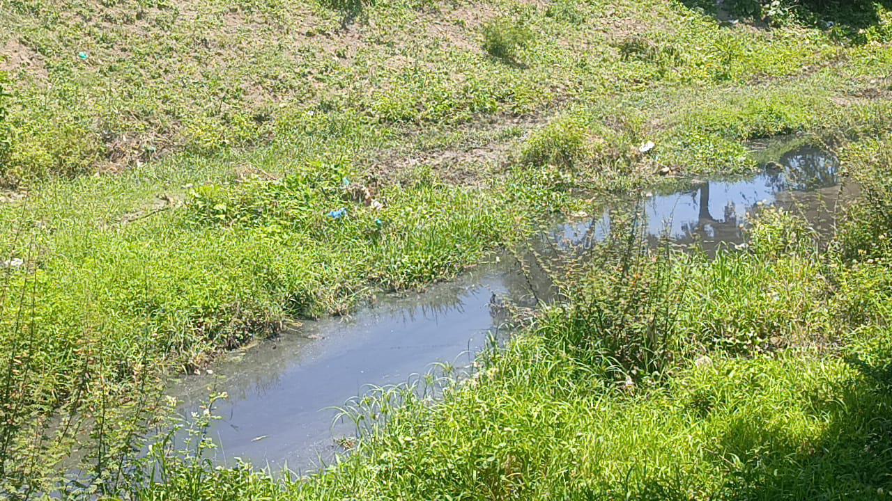 $!Alcantarilla arroja aguas residuales al arroyo Buñigas en Escuinapa