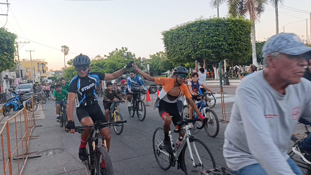 $!Participan en Escuinapa en el Día Mundial de la Bicicleta