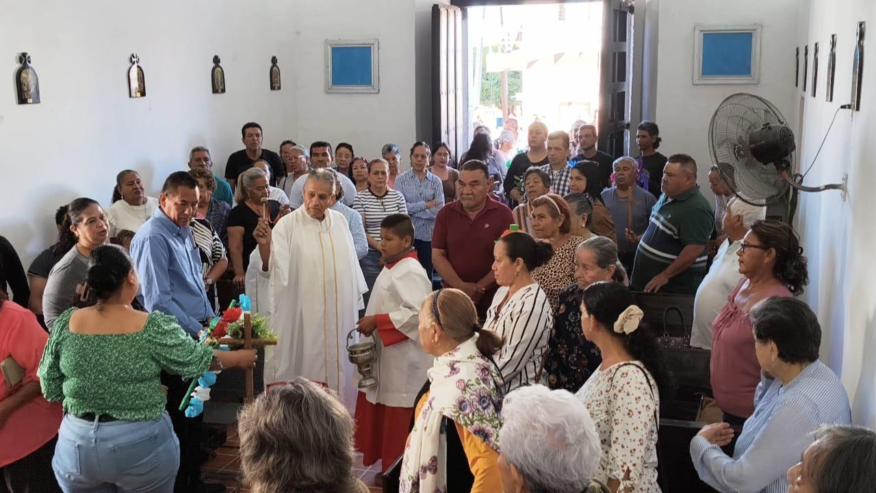 $!Albañiles de Rosario honran a la Santa Cruz y piden protección en su labor