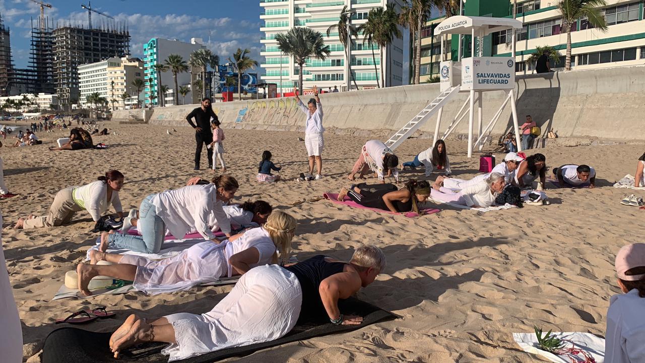$!Se conectan con la naturaleza en ceremonia para recibir el Equinoccio de Primavera en Mazatlán