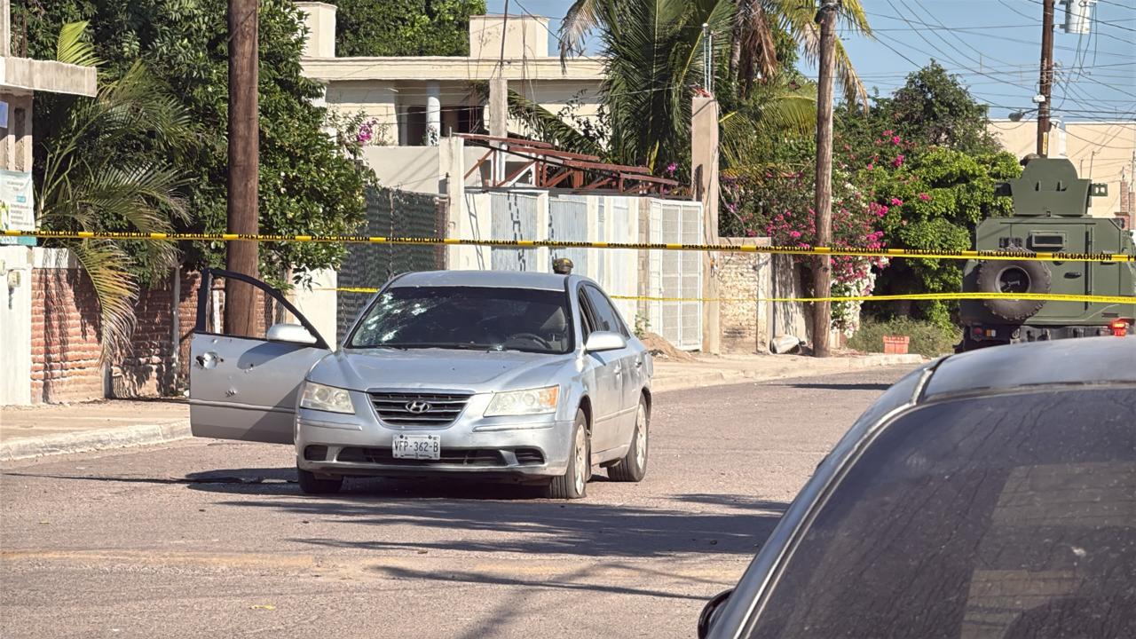 $!Atacan a tiros a dos hombres que viajaban en un vehículo en Navolato; luego los privan de libertad