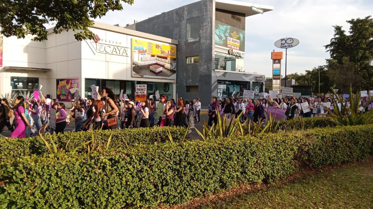 Más de 4 mil mujeres marchan por justicia, equidad, y por sus derechos ...
