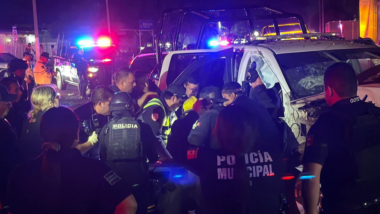 $!Reportan fuera de peligro a agentes de Seguridad Pública de Ahome tras choque en Los Mochis