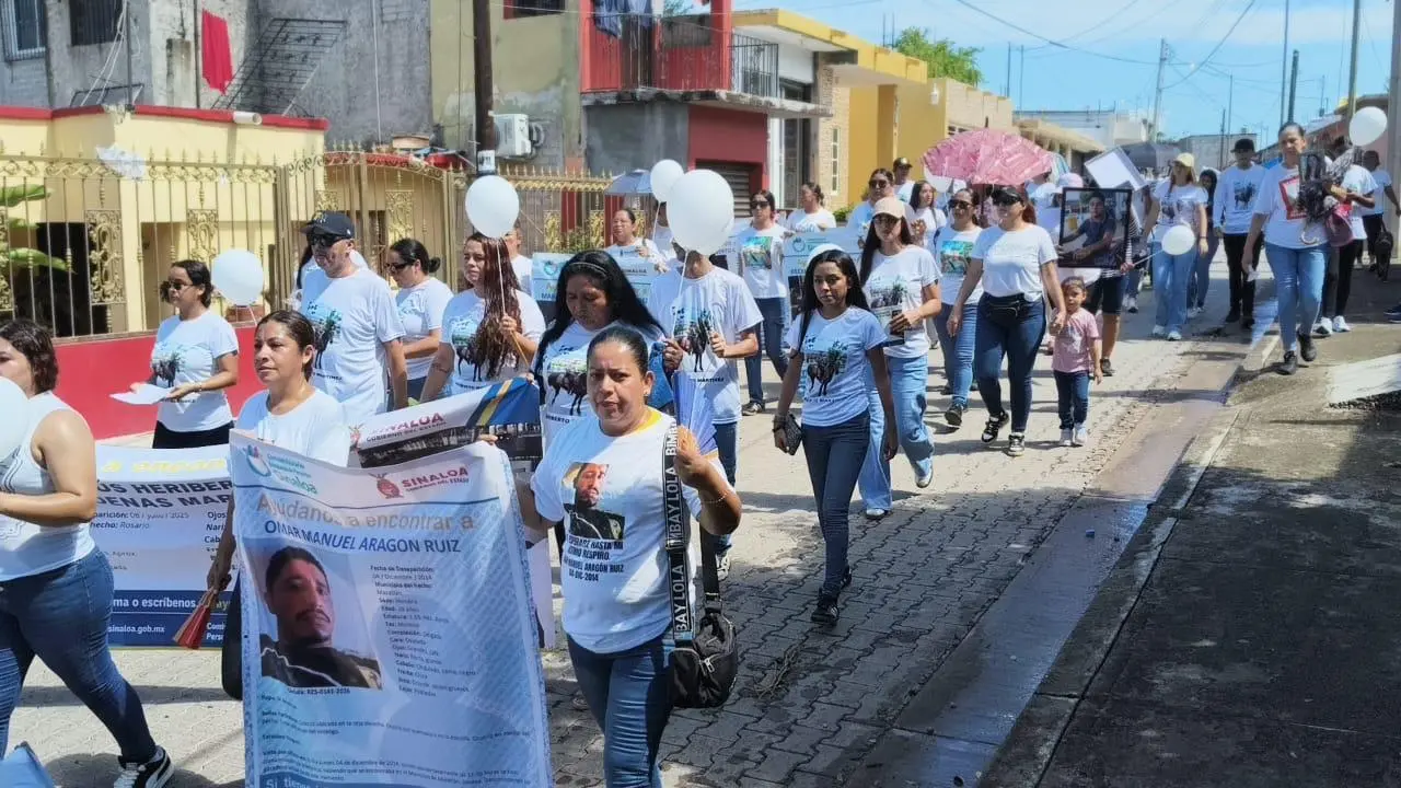 $!‘Quiero abrazarlo, no escarbar’: Marchan en Rosario por sus desaparecidos