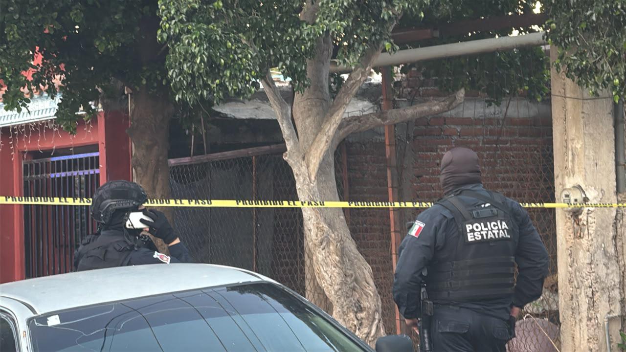 $!Tirotean casa en la López Mateos y aseguran motocicleta con municiones, en Culiacán