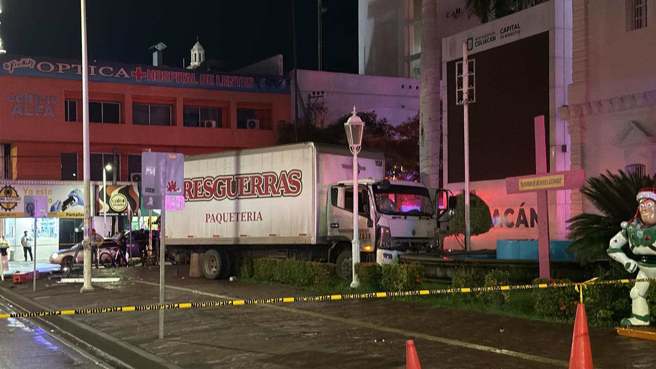 $!Asesinan a balazos a un trailero frente al Ayuntamiento de Culiacán