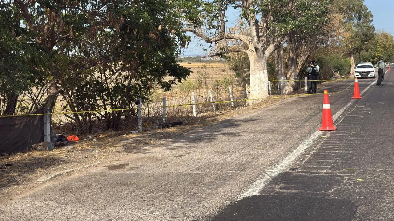 $!Hallan a un hombre asesinado y con mensaje a la orilla de La Costerita, en Culiacán
